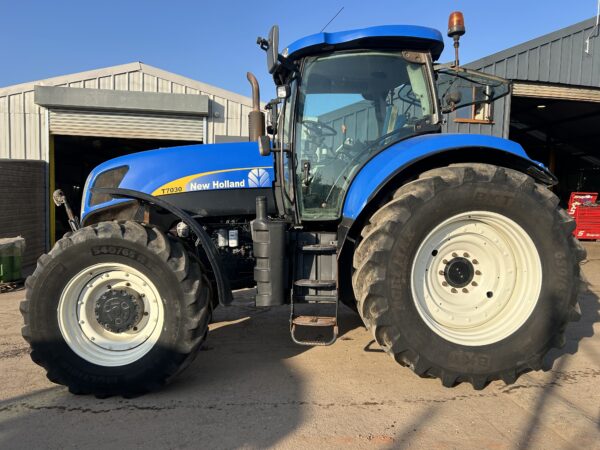 2009 New Holland T7030 Power-Command CW Front Linkage 6900 Tidy Tractor