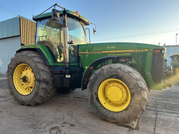 1995 John Deere 8200 Tractor 9162 hrs. Very Good Condition For Age