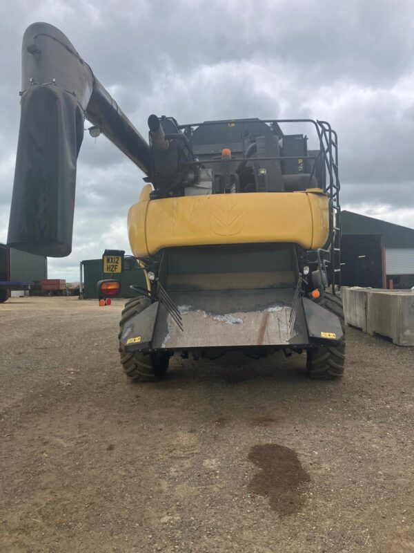 2012 New Holland CR9080 Combine Harvester On Tracks With 2016 30Ft Header